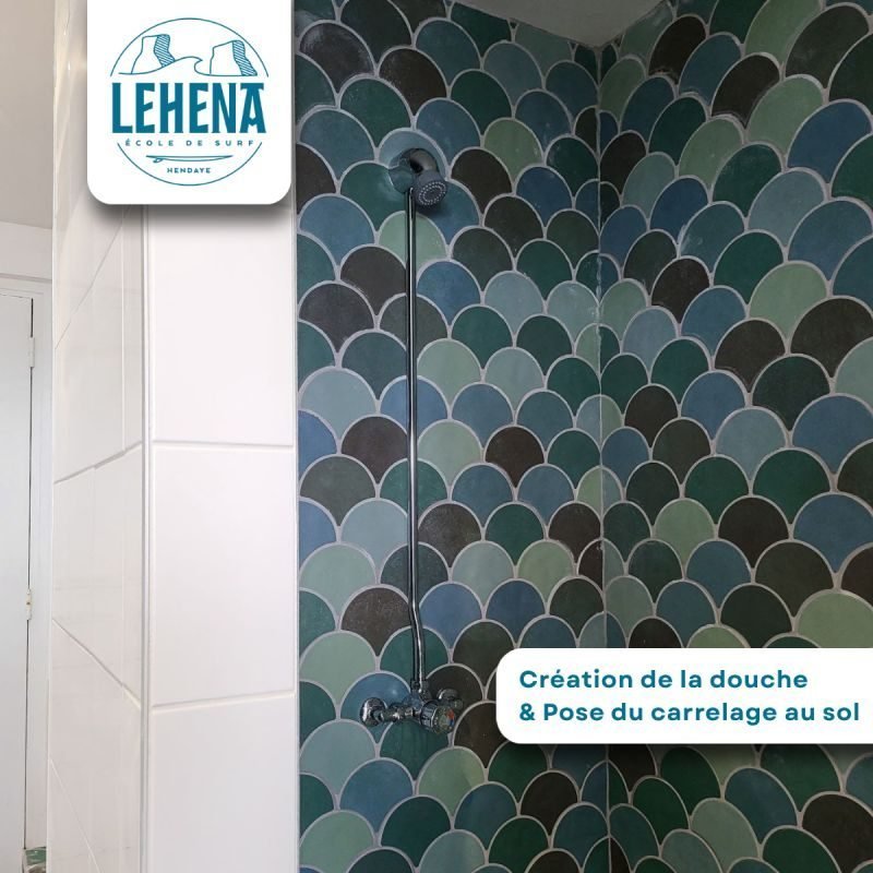 Nouvelle douche carrelée au Lehena Club